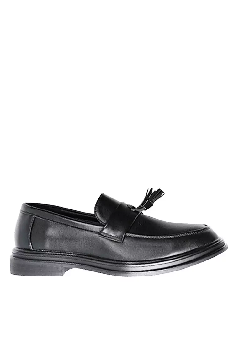 Discount on Twenty Eight Shoes  shoes - SKU: VANSA Simple Tassel Slip-on Business Shoes VSM-F7801