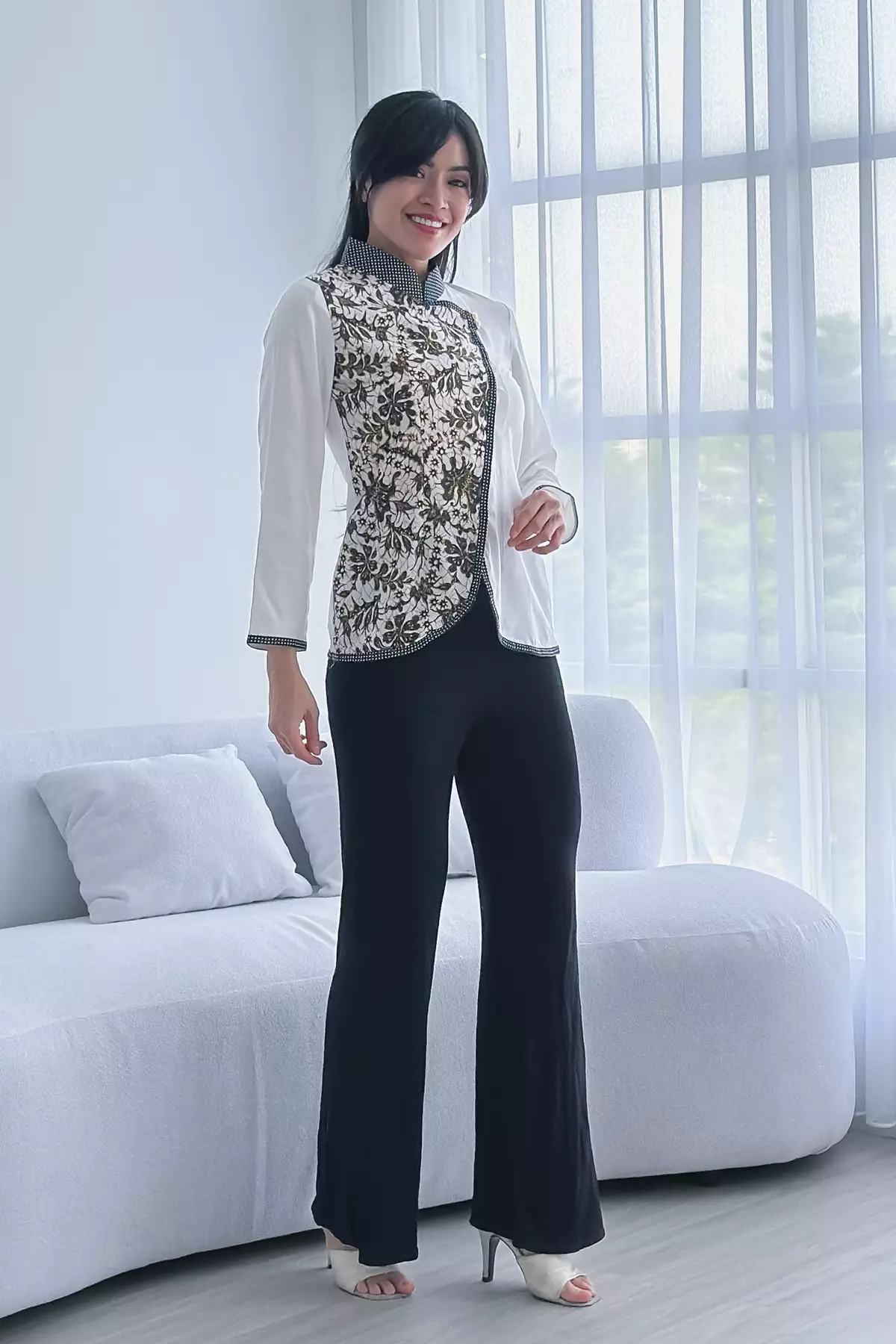 Janggan Kupu Putih Blouse Batik