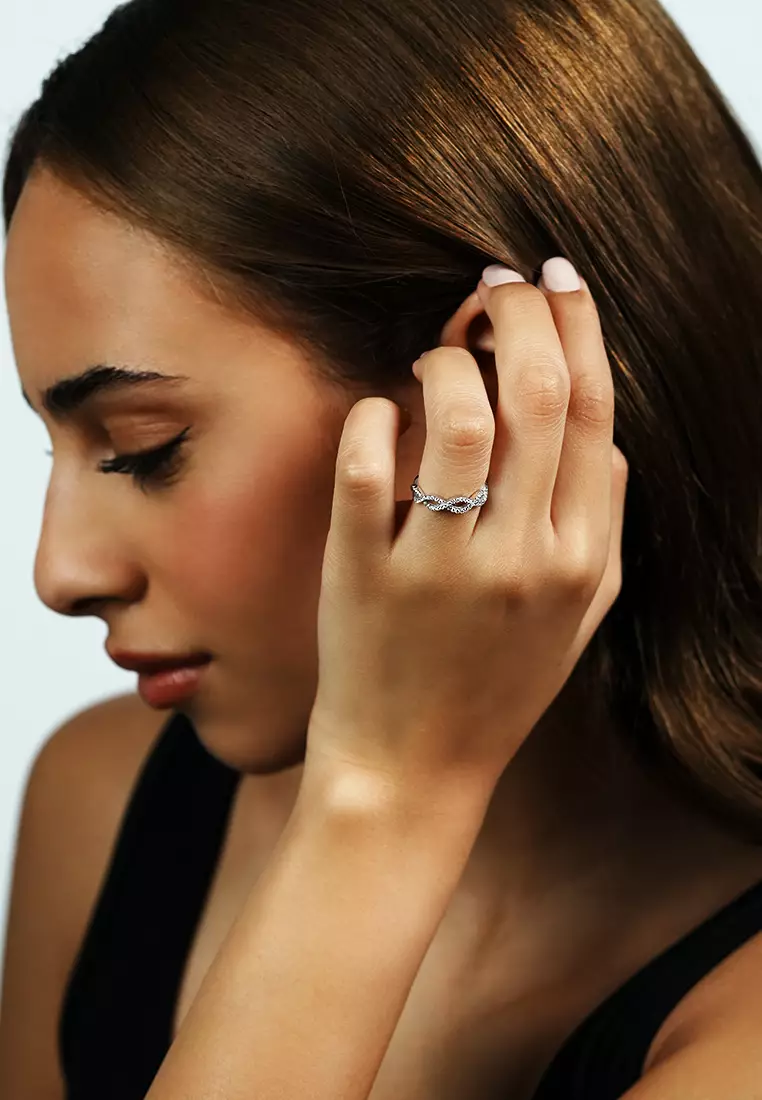 Lab Grown Diamond Twist Infinity Band in 18K White Gold