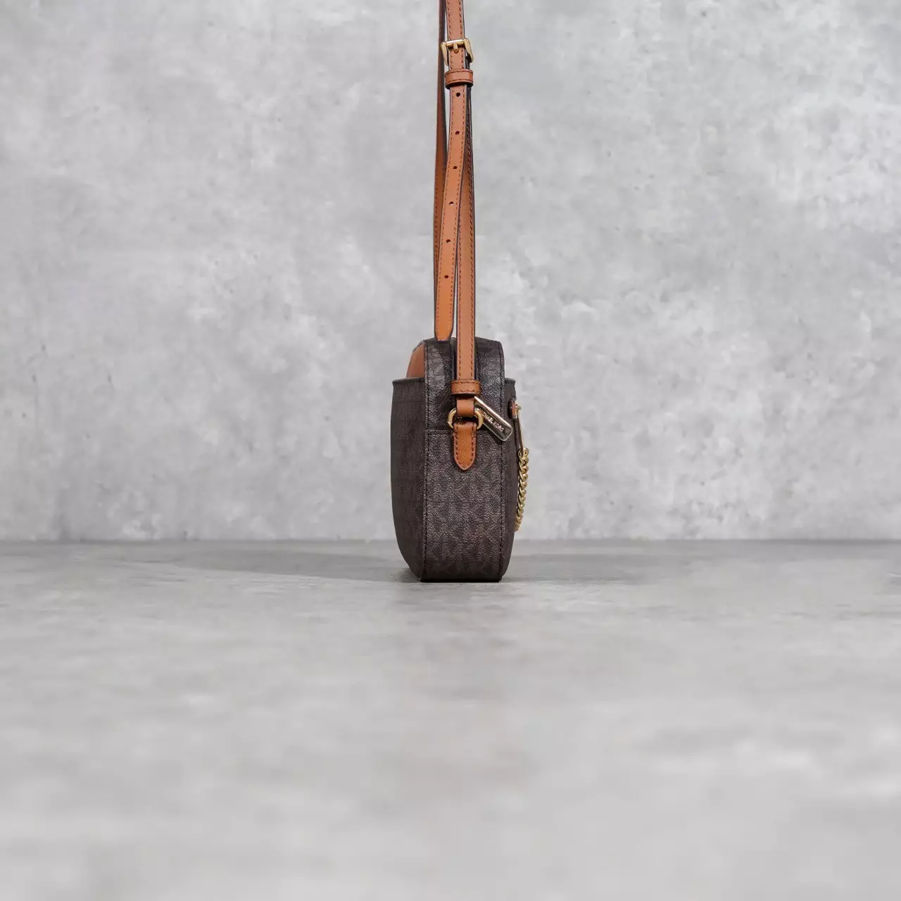 Tas MICHAEL KORS MK MONOGRAM DARK BROWN CHAIN CAMERA BAG WITH LS 100% ORIGINAL