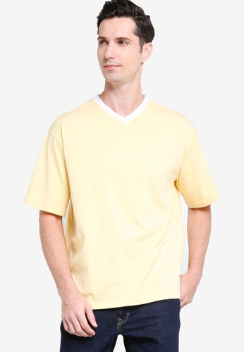 ZALORA BASICS yellow Oversized V Neck Contrast T-shirt 857DCAA1FAD5B7GS_1