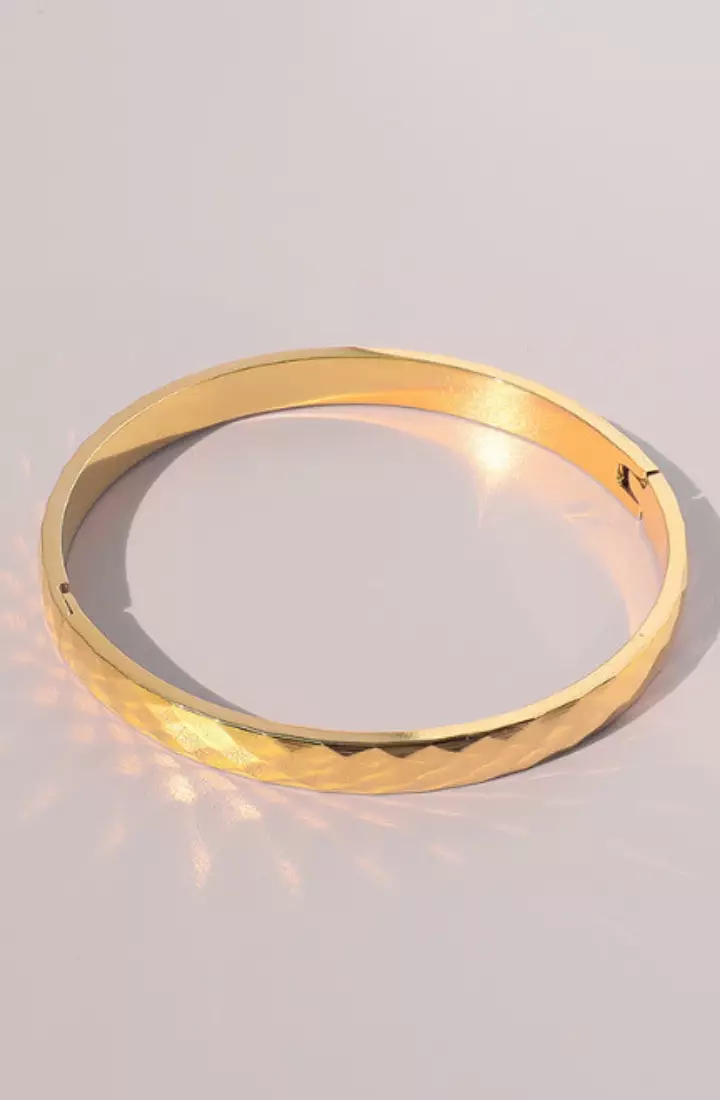 Luxe Engravable Bangle in Gold
