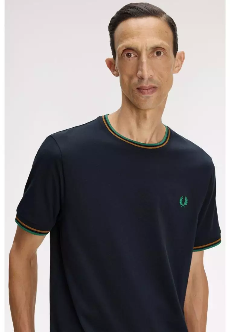 Fred Perry M1588 Twin Tipped T-Shirt (Navy / Dark Caramel / Sport Green)
