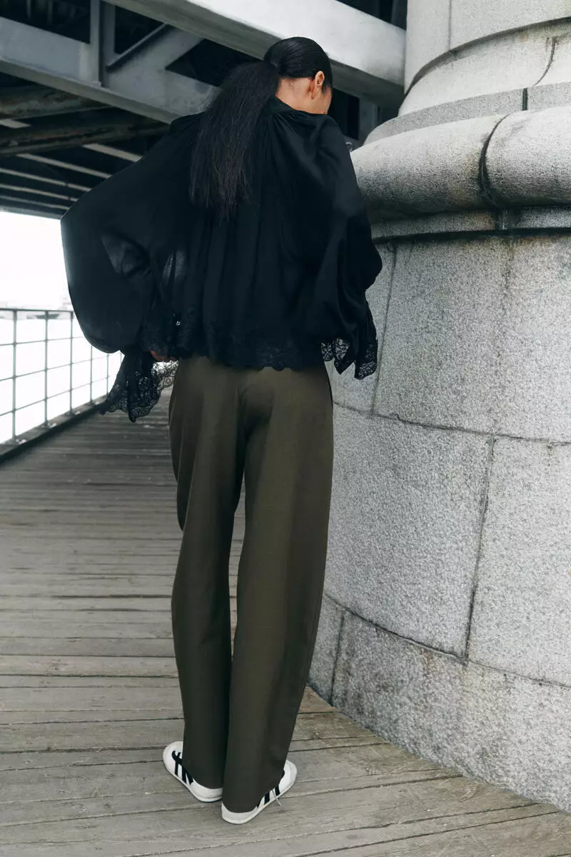 Tailored barrel trousers
