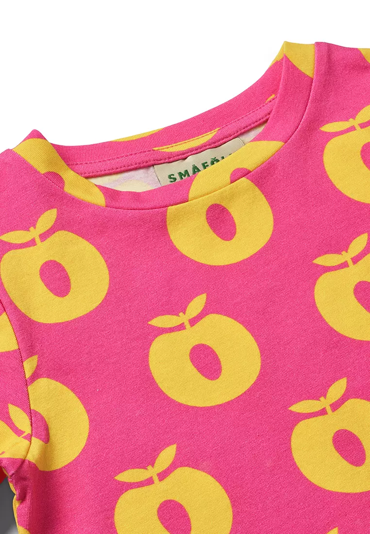 T-shirt with apples