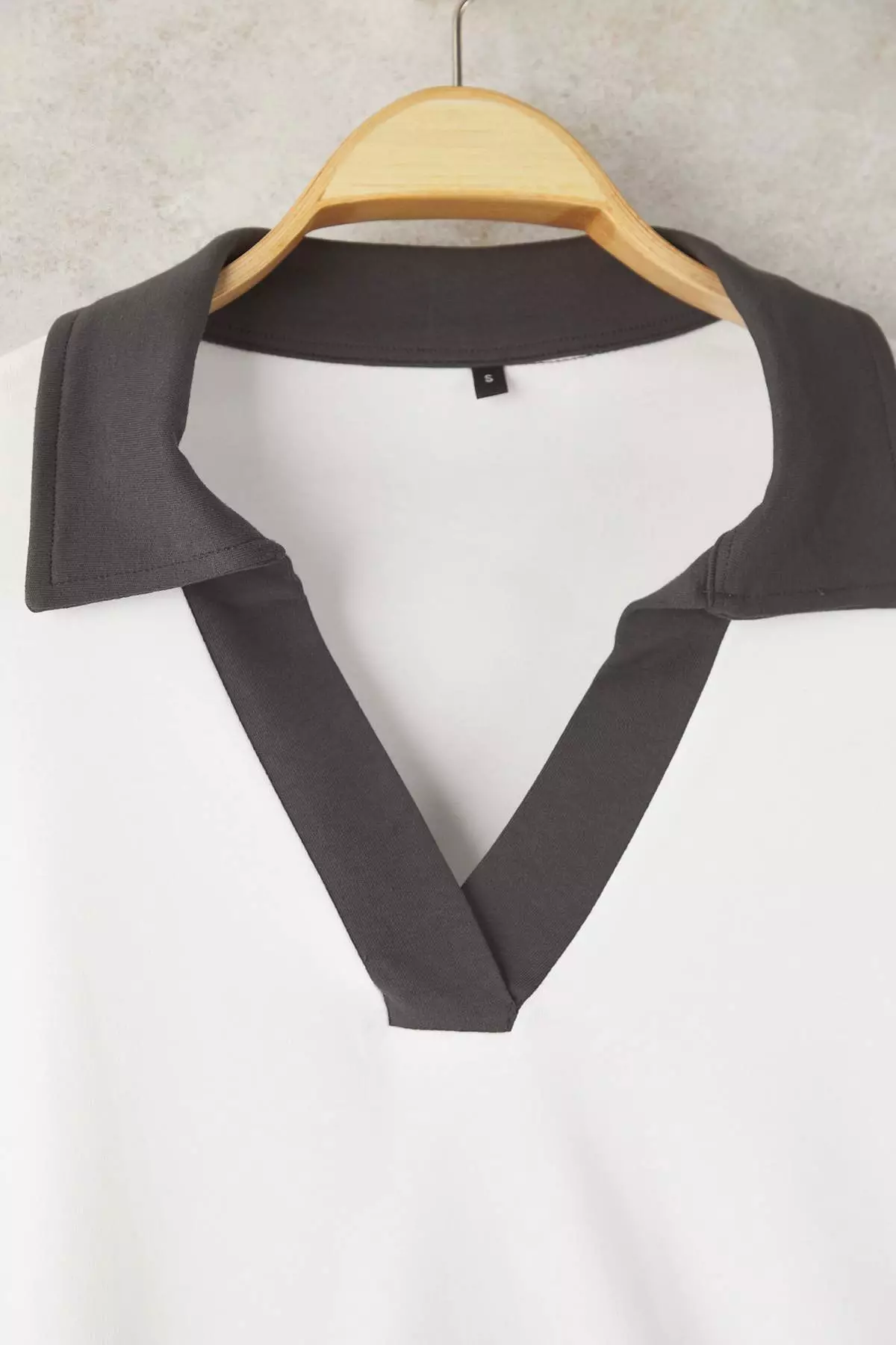 Ecru Color Block Polo Neck Relaxed/Comfortable Pattern Knitted Sweatshirt