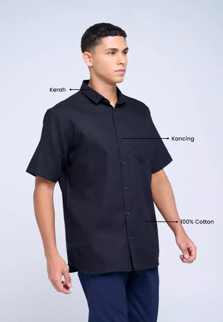 MANZONE - Kemeja Dobby Lengan Pendek Pria Takeshi 1 Comfort Fit - Black Warna Black