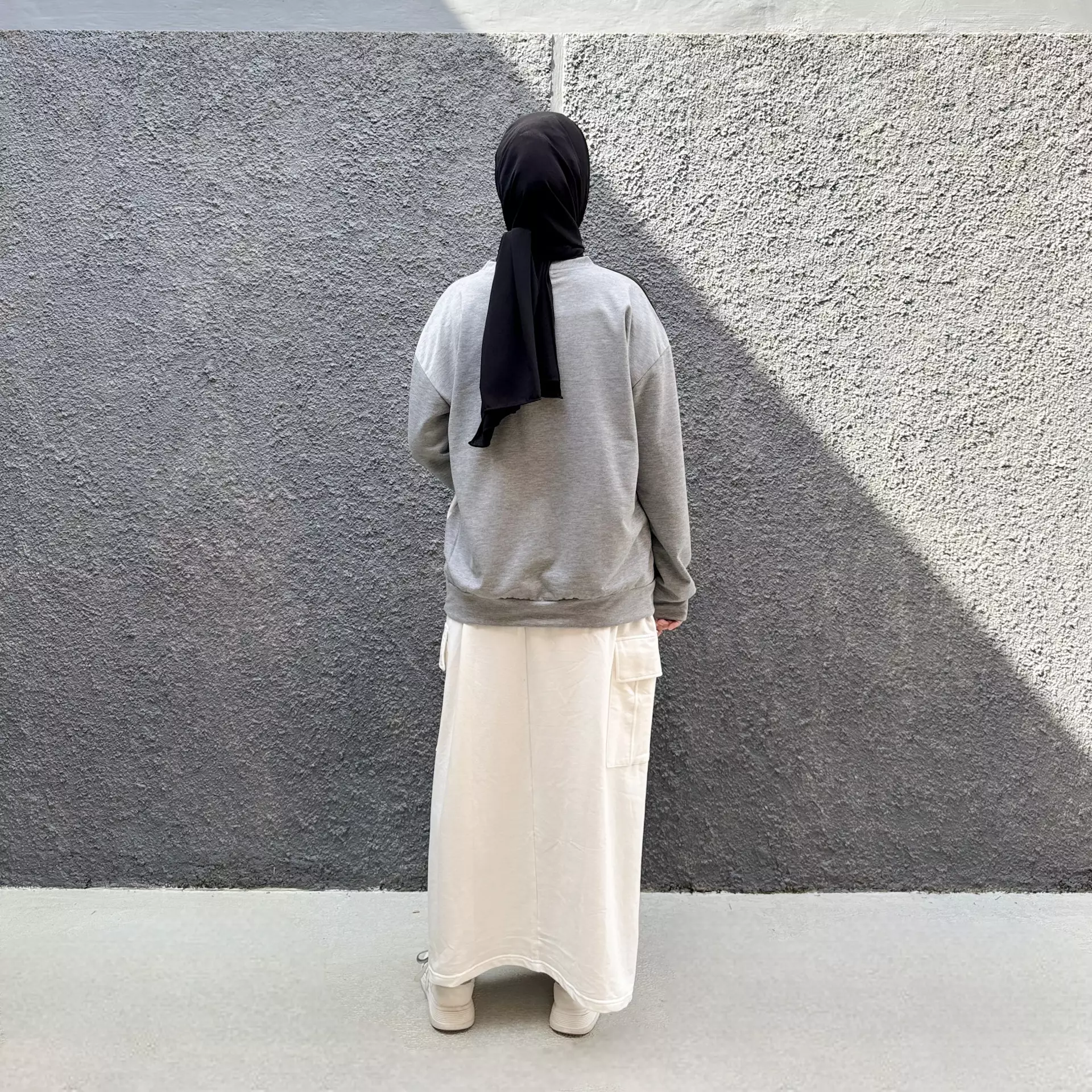 Setelan Sporty Skirt Olla  ABU - PUTIH