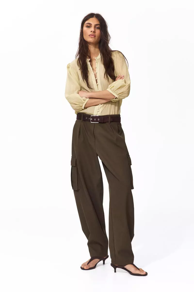 Balloon-sleeved blouse