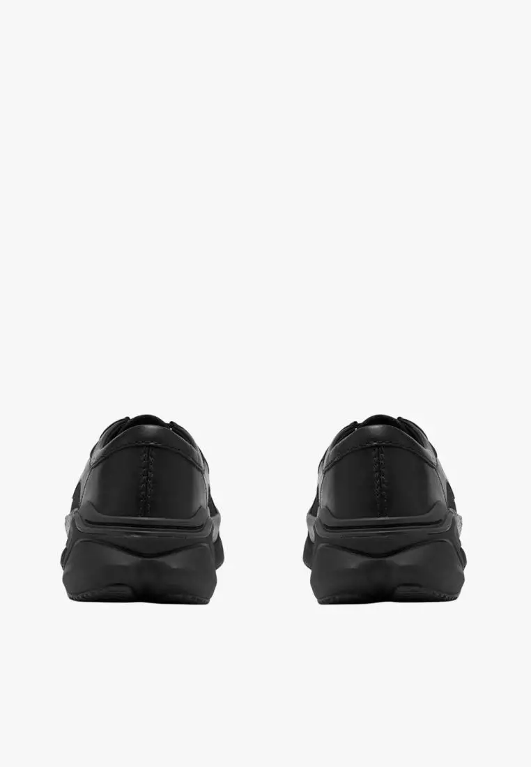 Jual CLARKS Clarks Mens Pace Moc - Black Original 2026 | ZALORA Indonesia