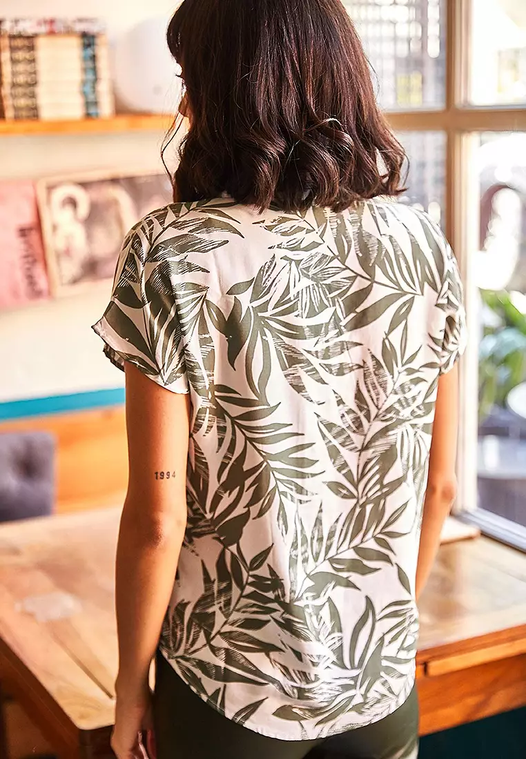 Leaf Tiny Floral Bat Shirt