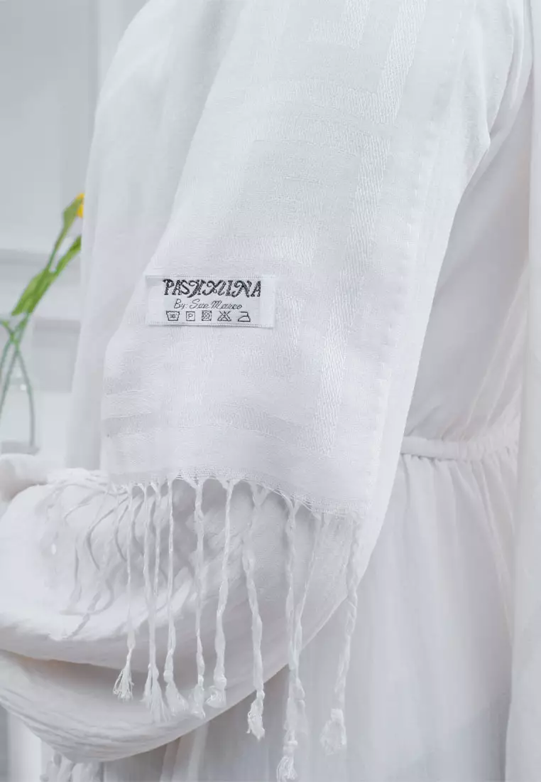 Hijab Pashmina Wanita Reversible Viscose Geometric Maze Pattern Pashmina Shawl Syal Wanita Pure Snow White