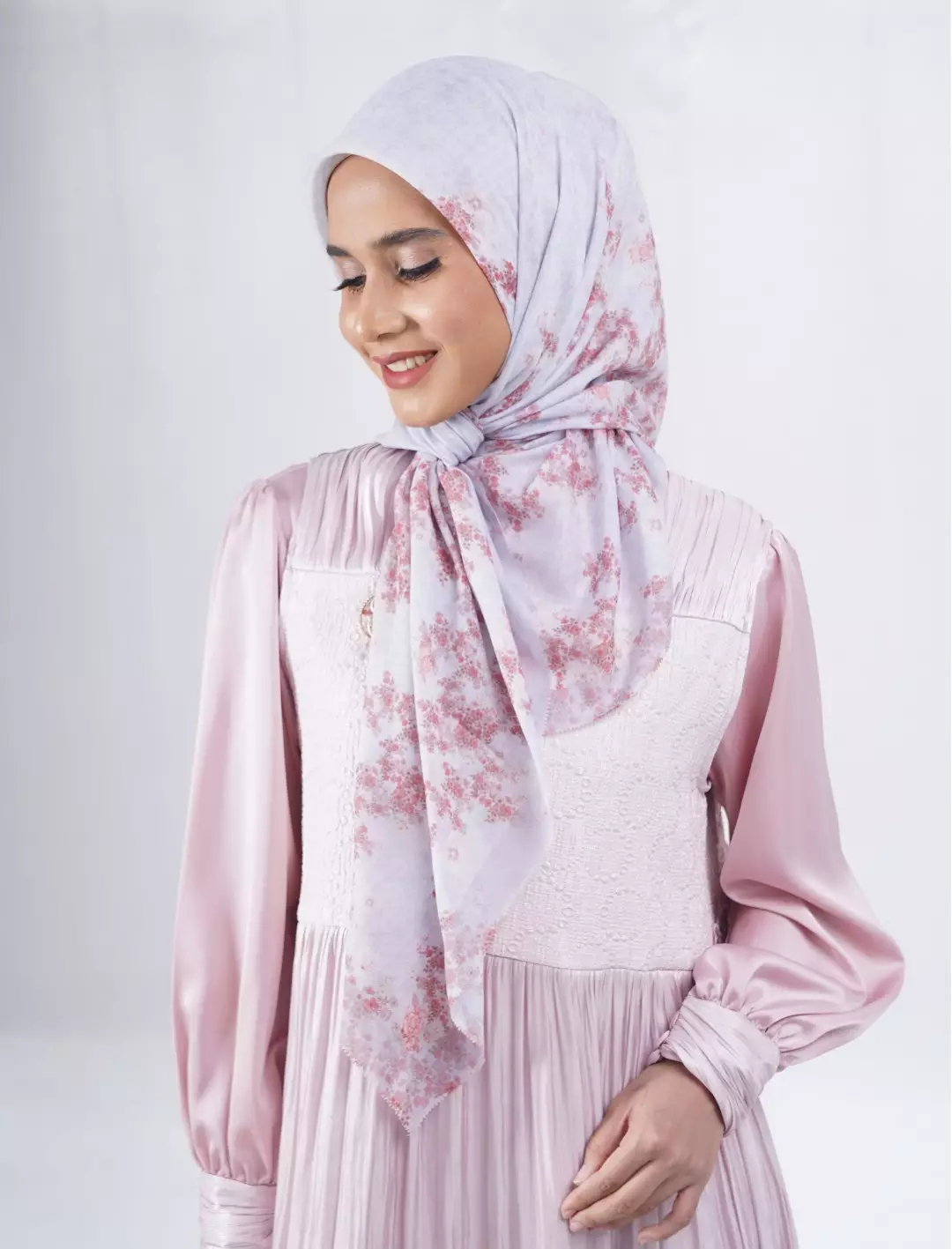 Cassya Printed Scarf Light Grey | Hijab Kerudung Segi Empat Motif