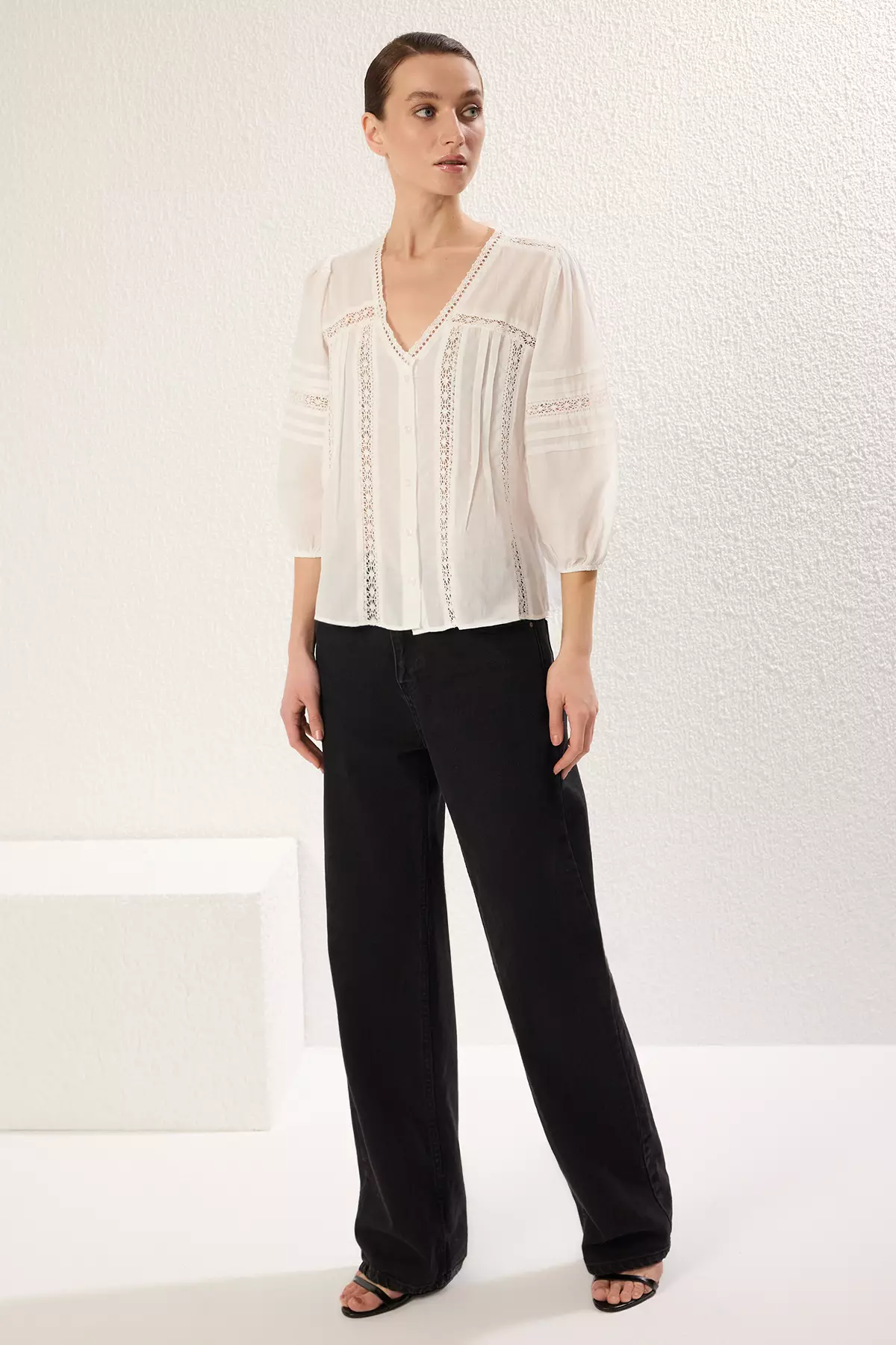 White Cotton Fabric Lace Detail Regular Regular Pattern Woven Shirt