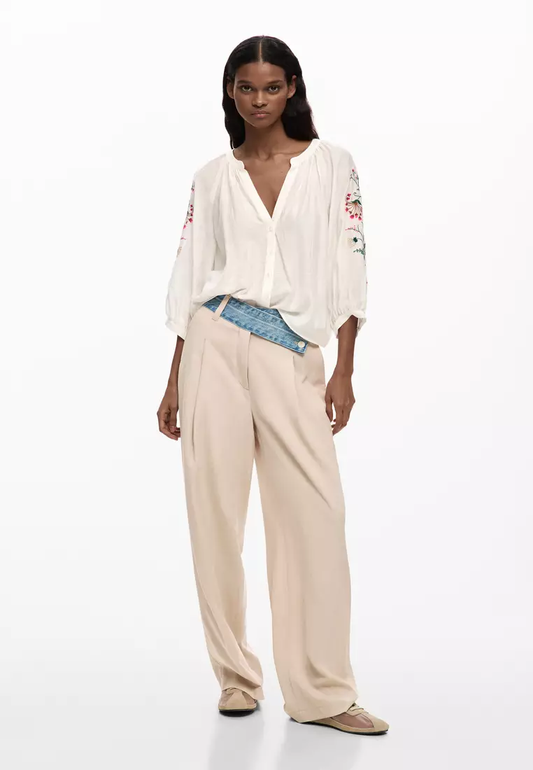 Buttoned blouse with embroidery