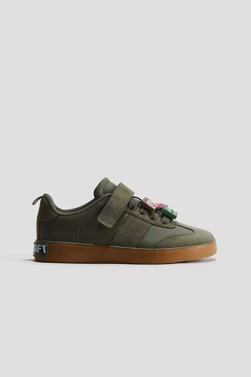 Motif-detail trainers
