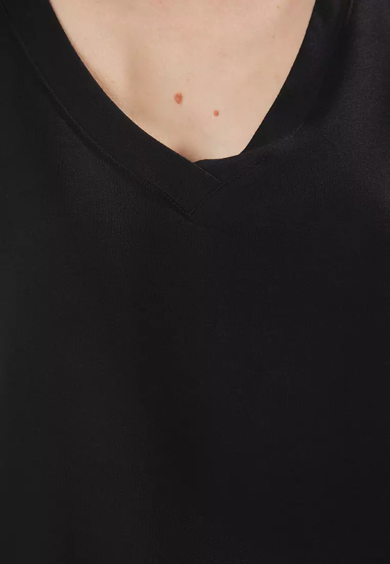 Black V Neck Regular/Normal Pattern Knitted T-Shirt TWOSS25TS00196