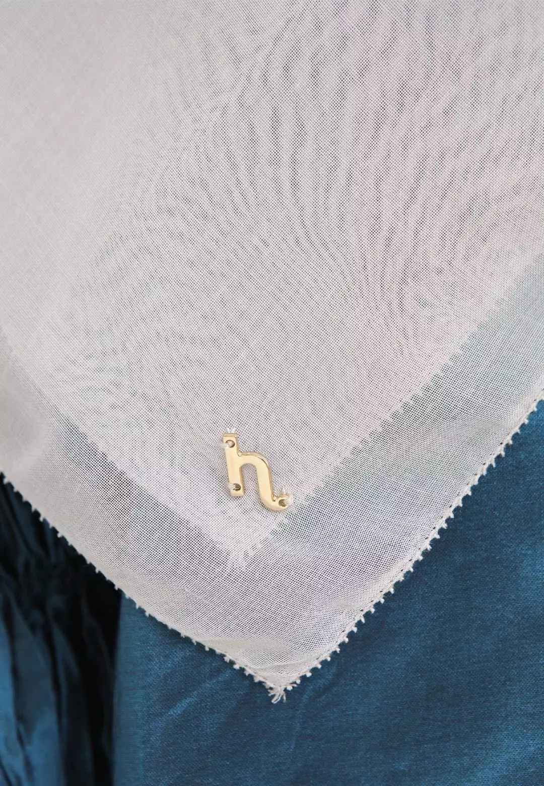 HijabChic Zelda Soft Khaki Scarf - Kerudung Paris Premium Polos Segi Empat Tegak Eyelash Emblem
