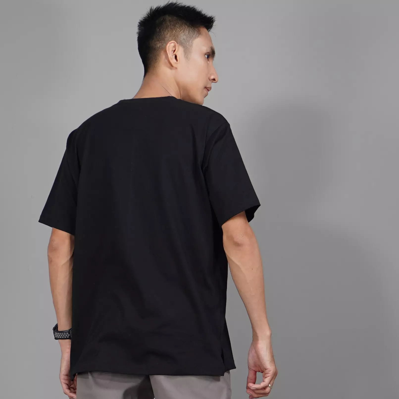  DANIEL Casual T-Shirt Pria Kaos Polos Pria Kaos Hitam Pria Oversized T-Shirt - Hitam