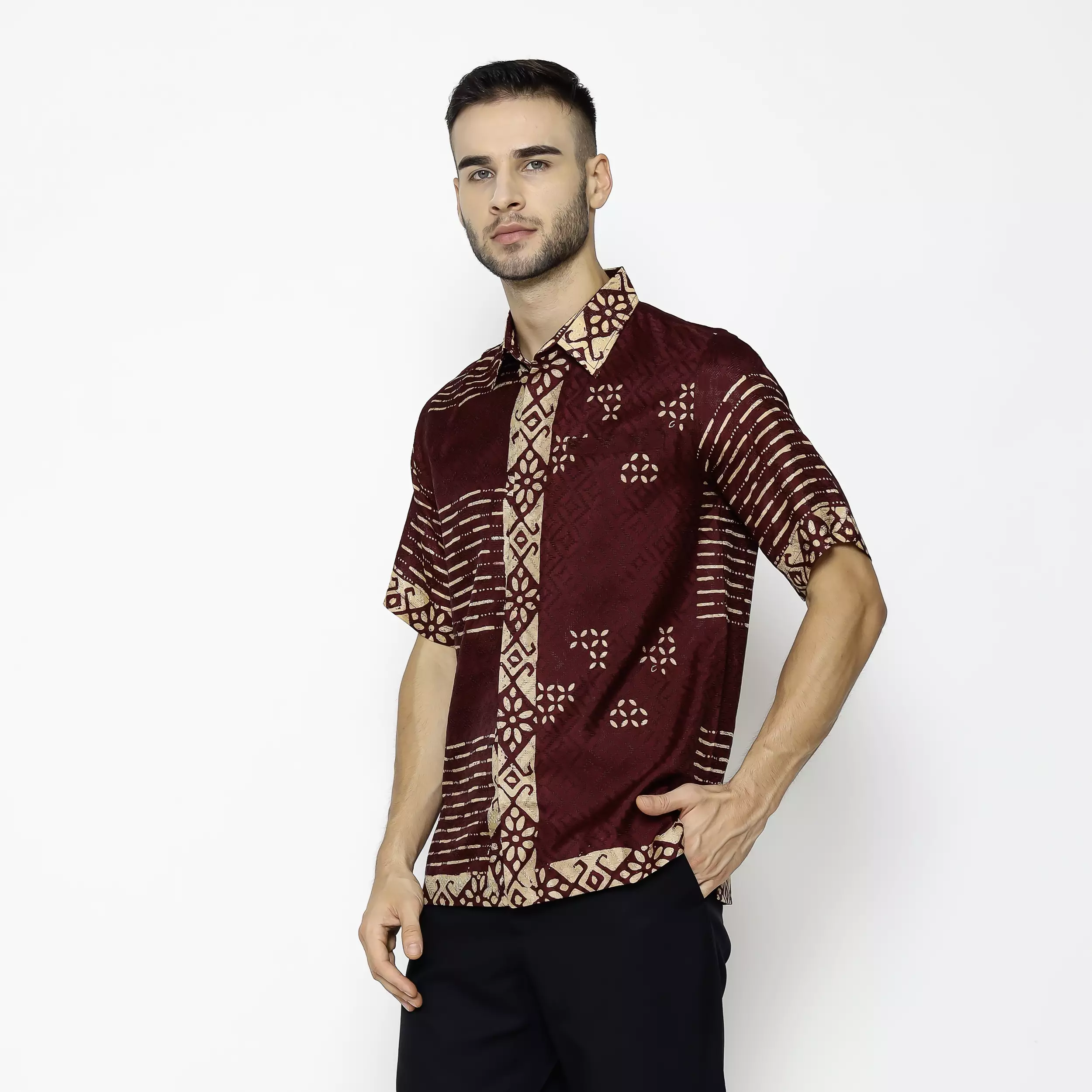 Rinjanie Batik - Kemeja Pria Lengan Pendek - Maroon - Kemeja Pria Batik - Batik Modern 