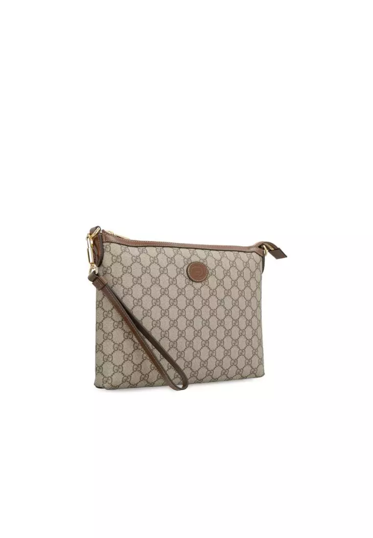 Gucci logo clutch new arrivals