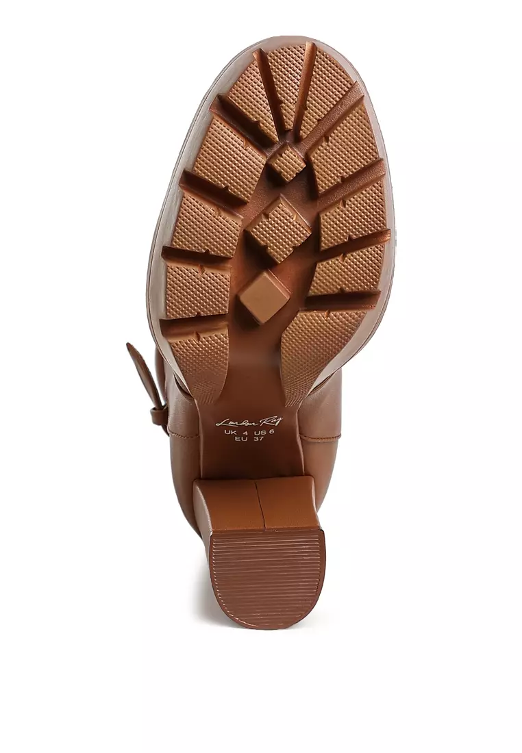 Sepatu bot tempur bertali warna cokelat