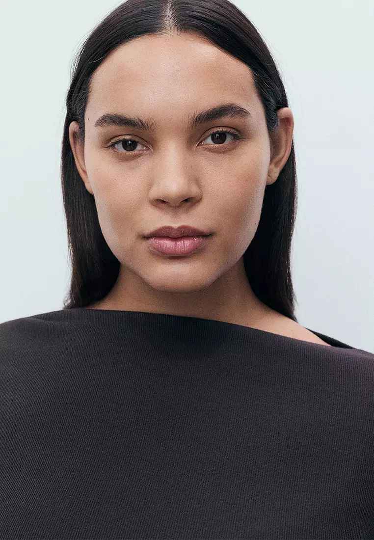 Long-Sleeved Boat-Neck T-Shirt