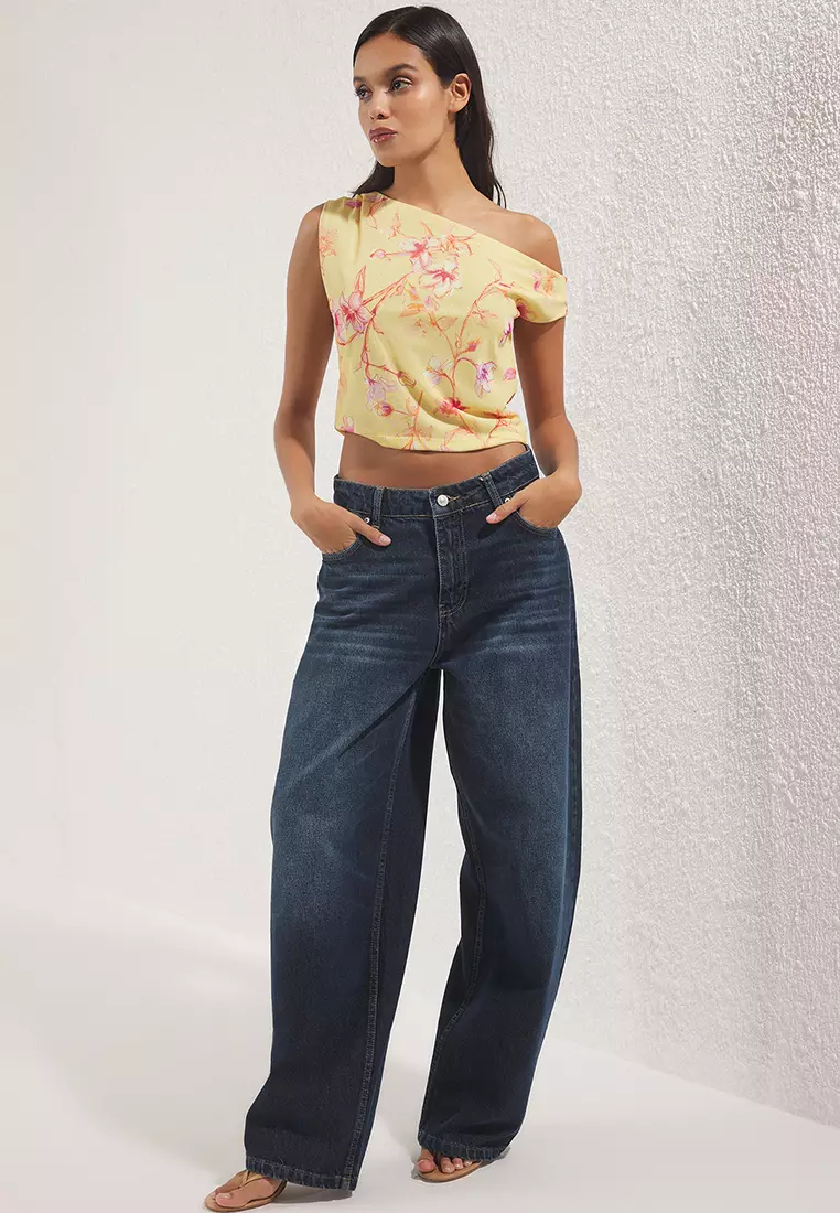 Light Yellow Floral Patterned Fitted/Fits the Body Asymmetric Collar Flexible Knitted Blouse TWOSS25BZ00046