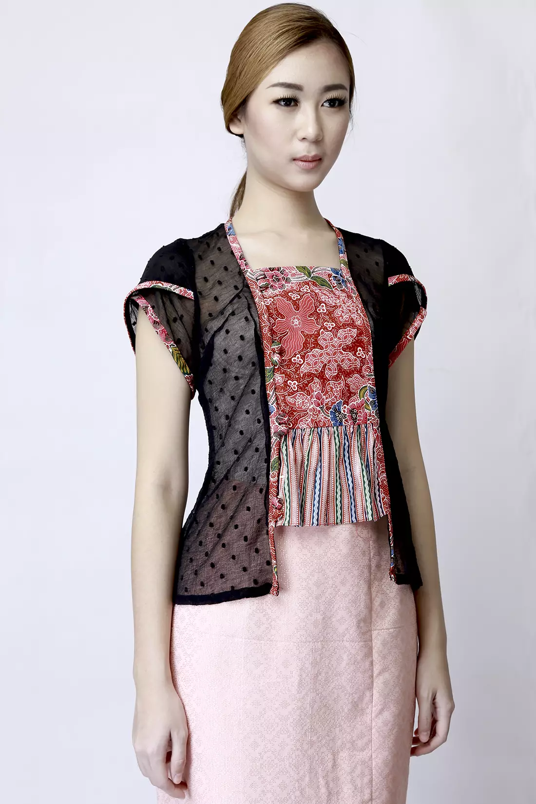 Sadewa Gendongan Jingga Kebaya