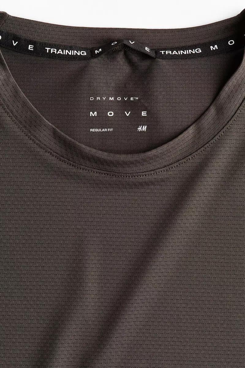 Muscle Fit Sports top with DryMove™