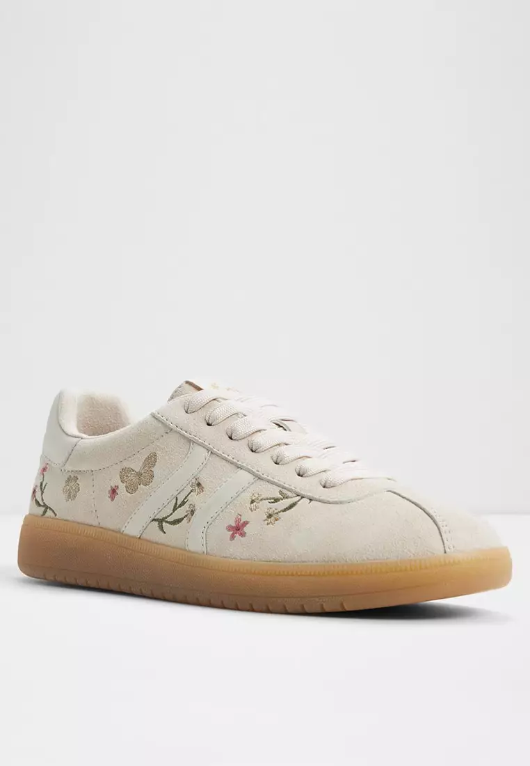 Chicsneaker Low-Top Sneakers