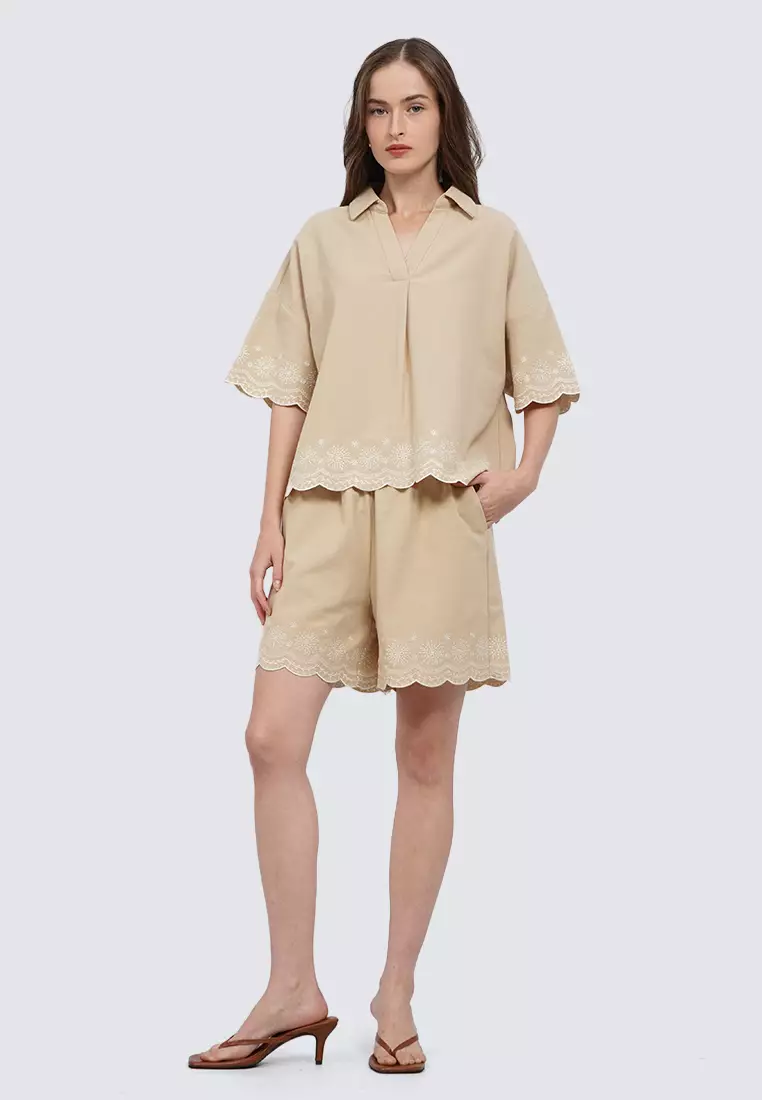 Contrast Embroidery Short Pants KHAKI