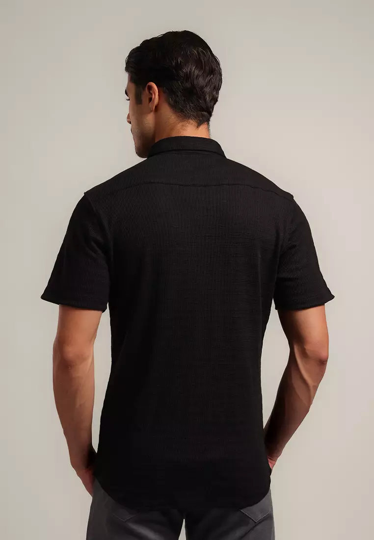 MOC - Kemeja Polos Pria Lengan Pendek Aldric - Black Warna Black