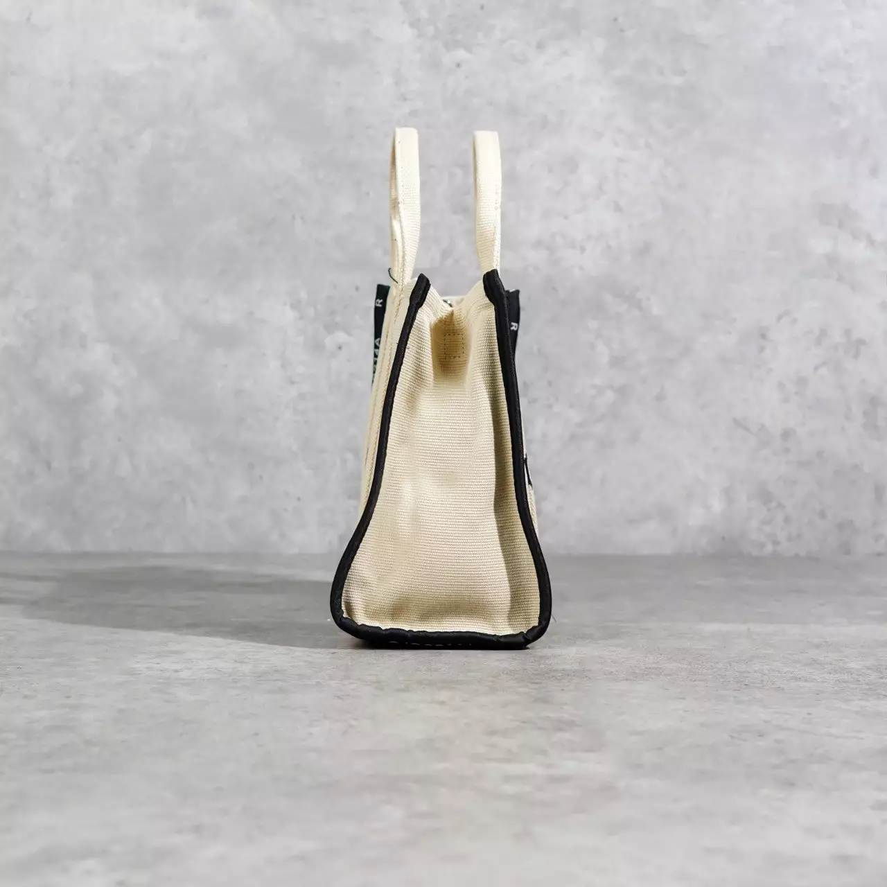 Tas MARC JACOBS THE TOTE BAG BLACK BEIGE CANVAS BAG MEDIUM 100% ORIGINAL