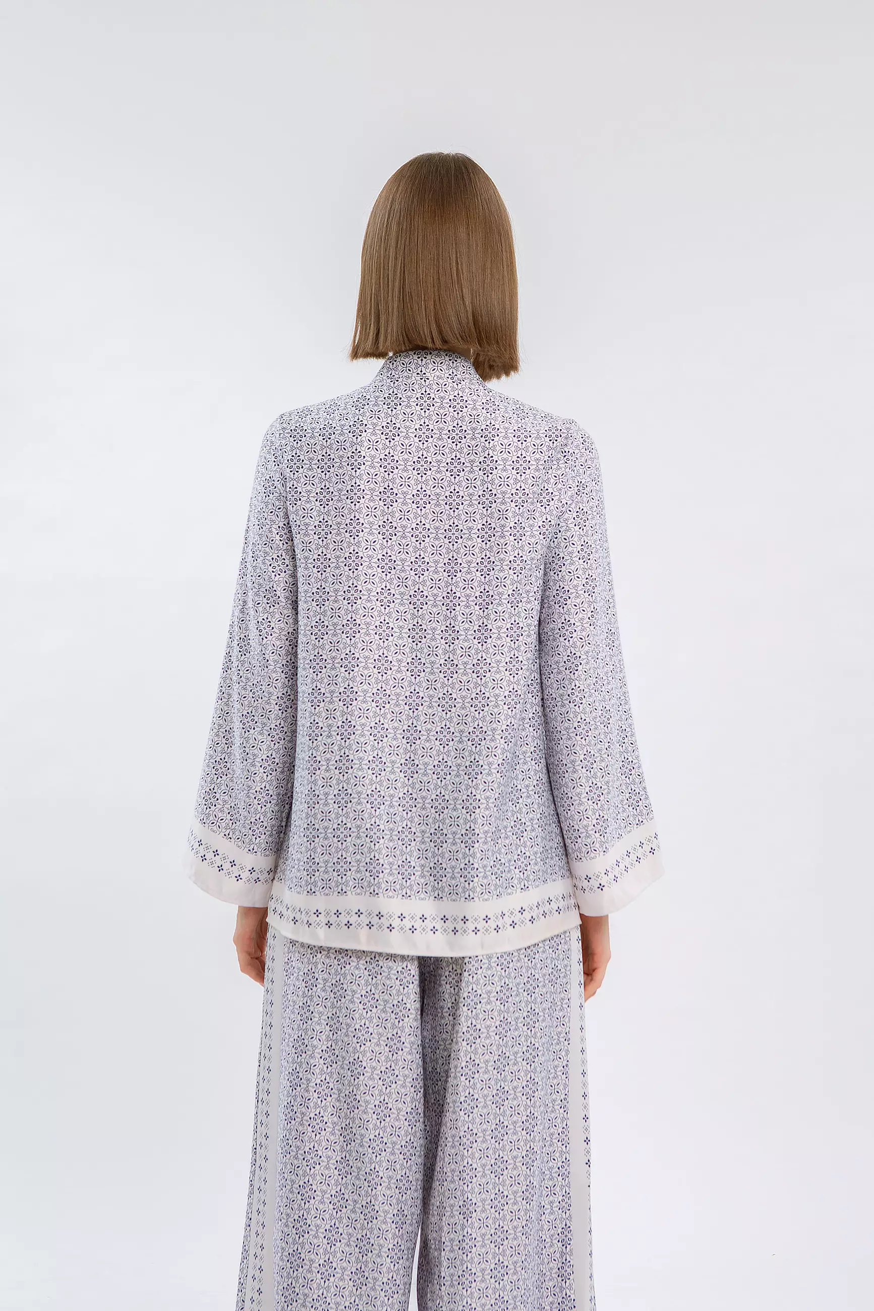 Minimal Anindita Blouse Blue White Warna BLUE WHITE