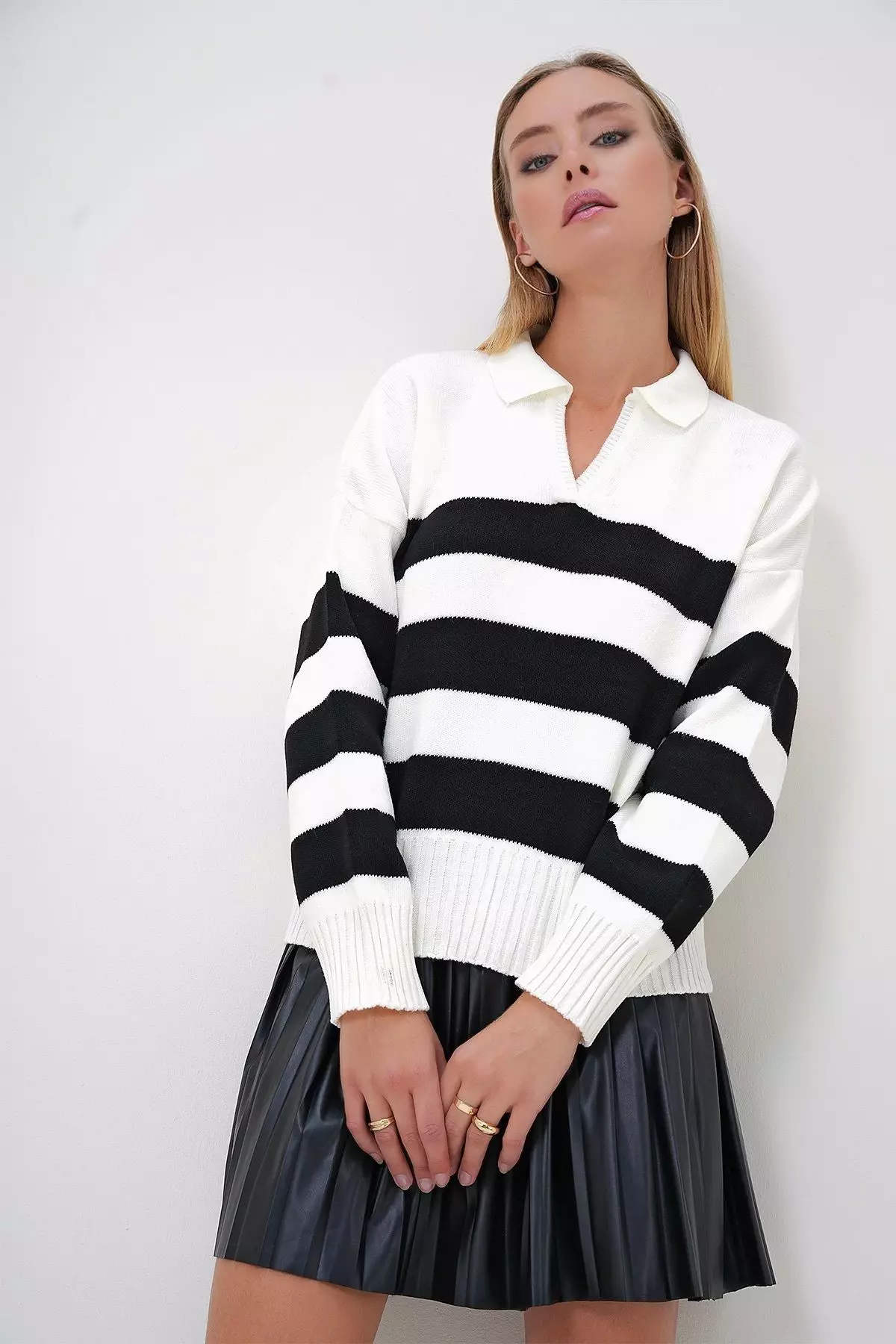 Women's White Black Polo Neck Half Placket Color Block Sweater