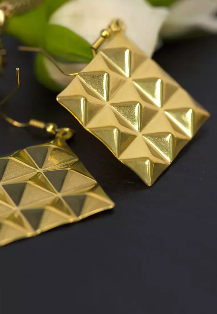 Fascination Geometric Style Diamond Shape Metallic Earrings Gold