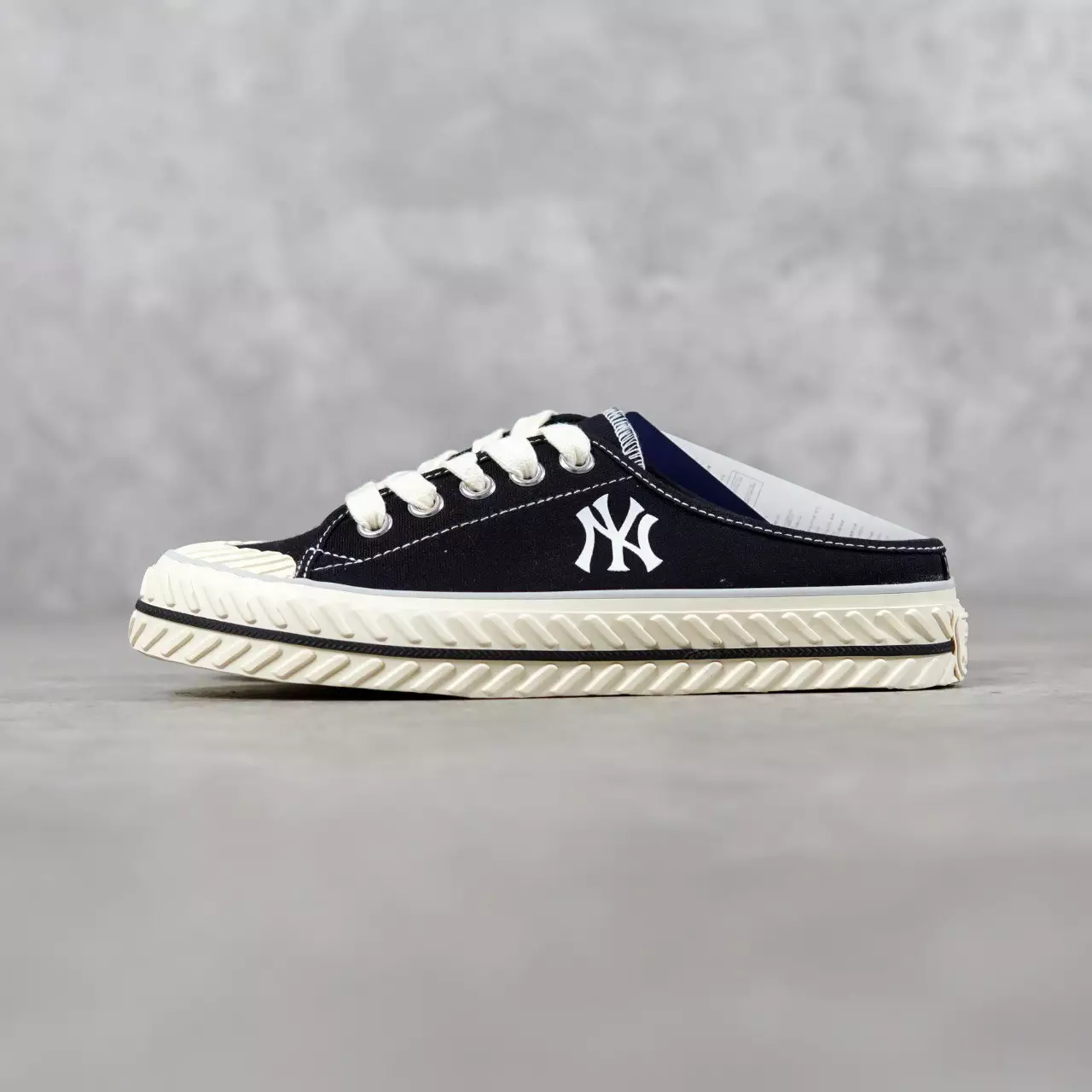 Jual MLB Sepatu MLB NY WHITE BLACK MULES SNEAKER 100% ORIGINAL