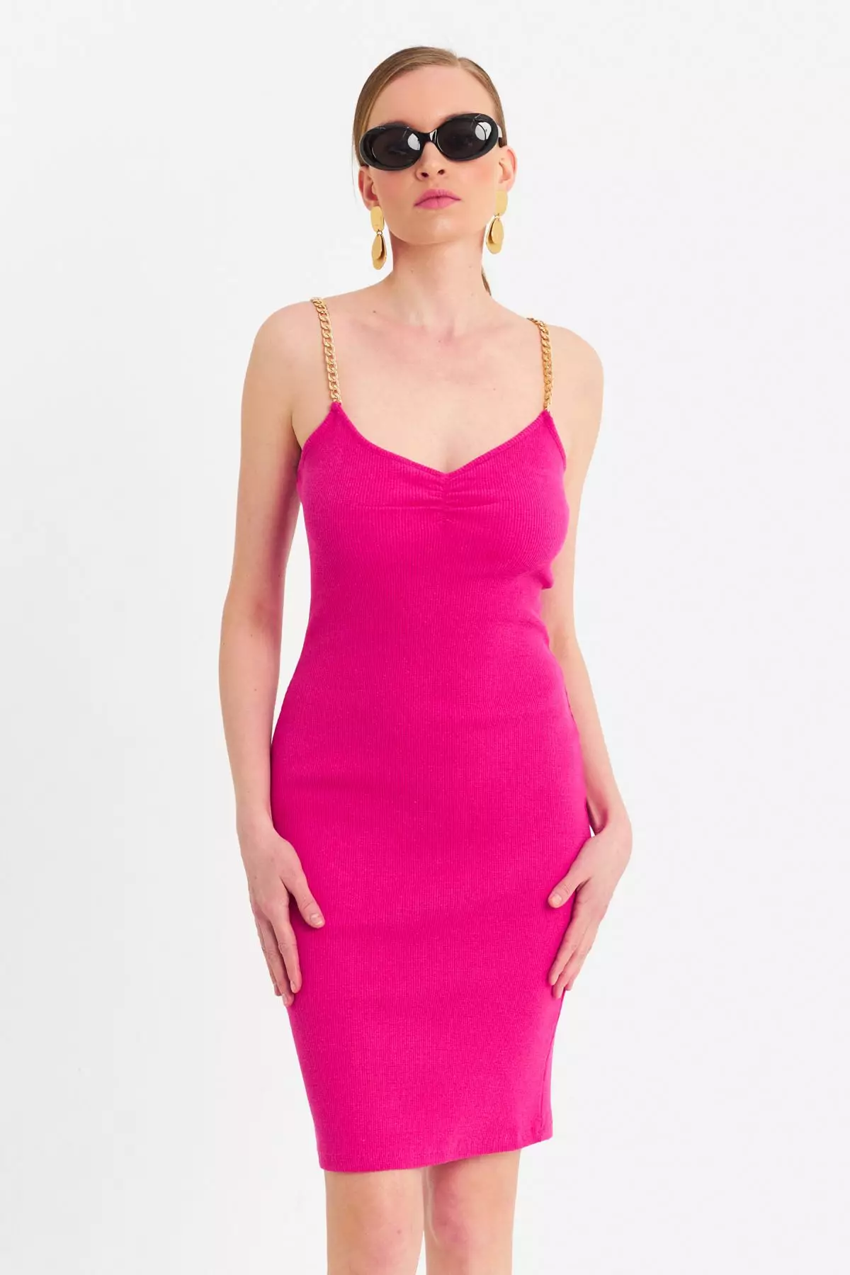 V領金屬鏈吊帶迷你連身裙