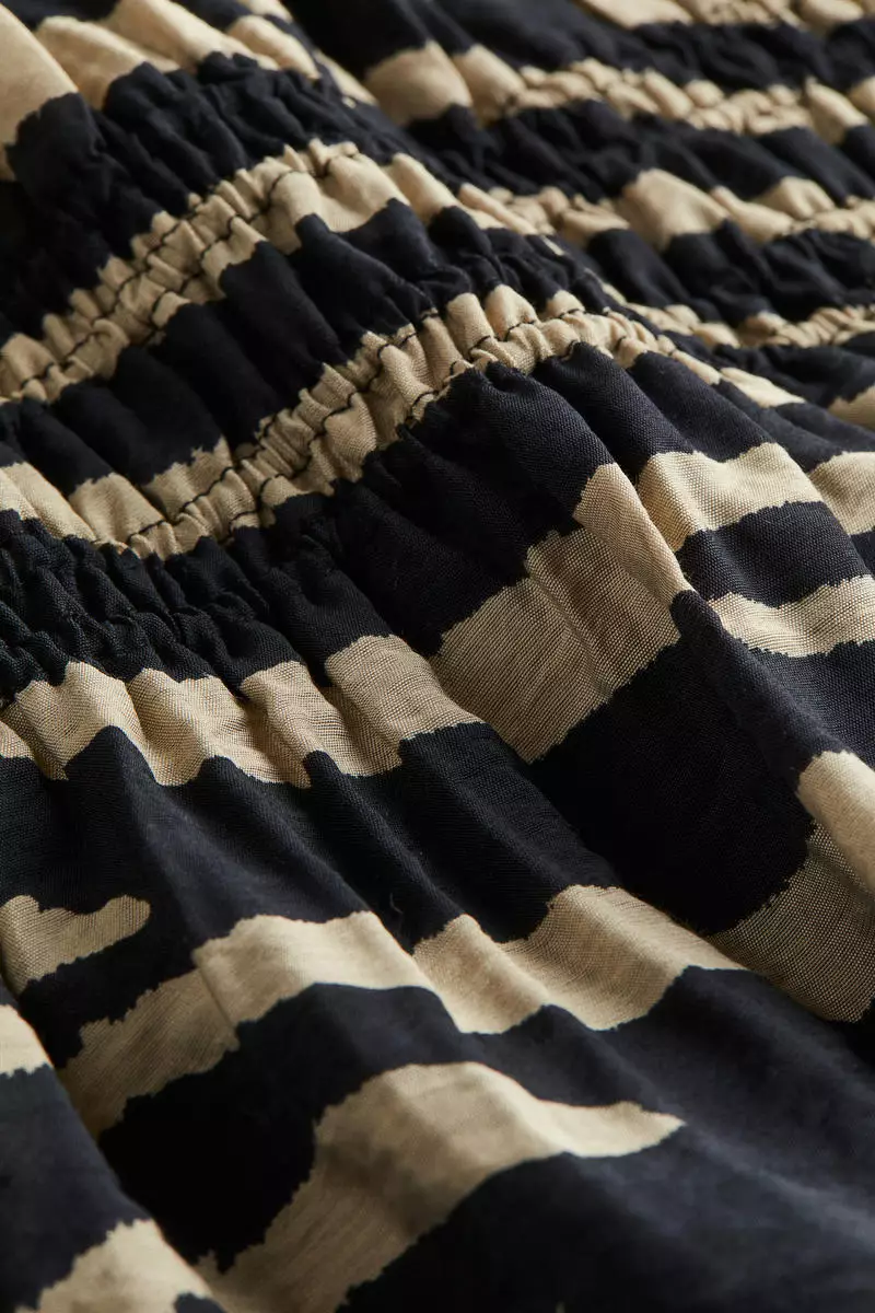 Balloon-sleeved dress