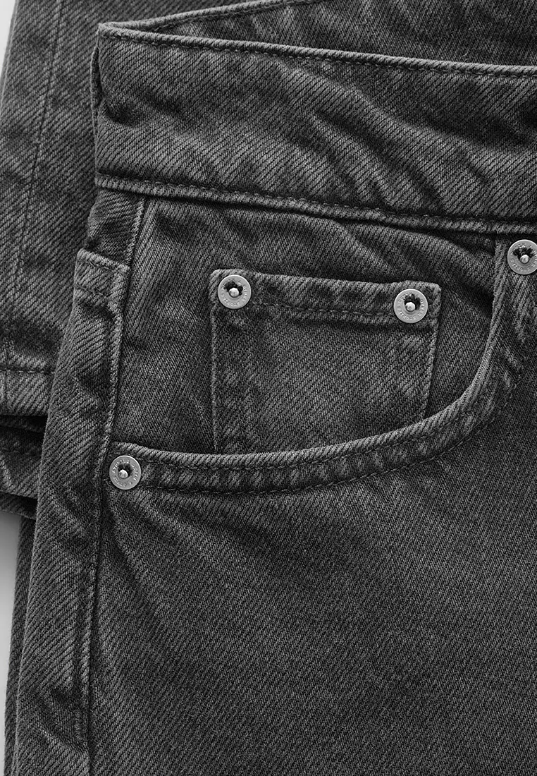 Relaxed Wide-Leg Jeans