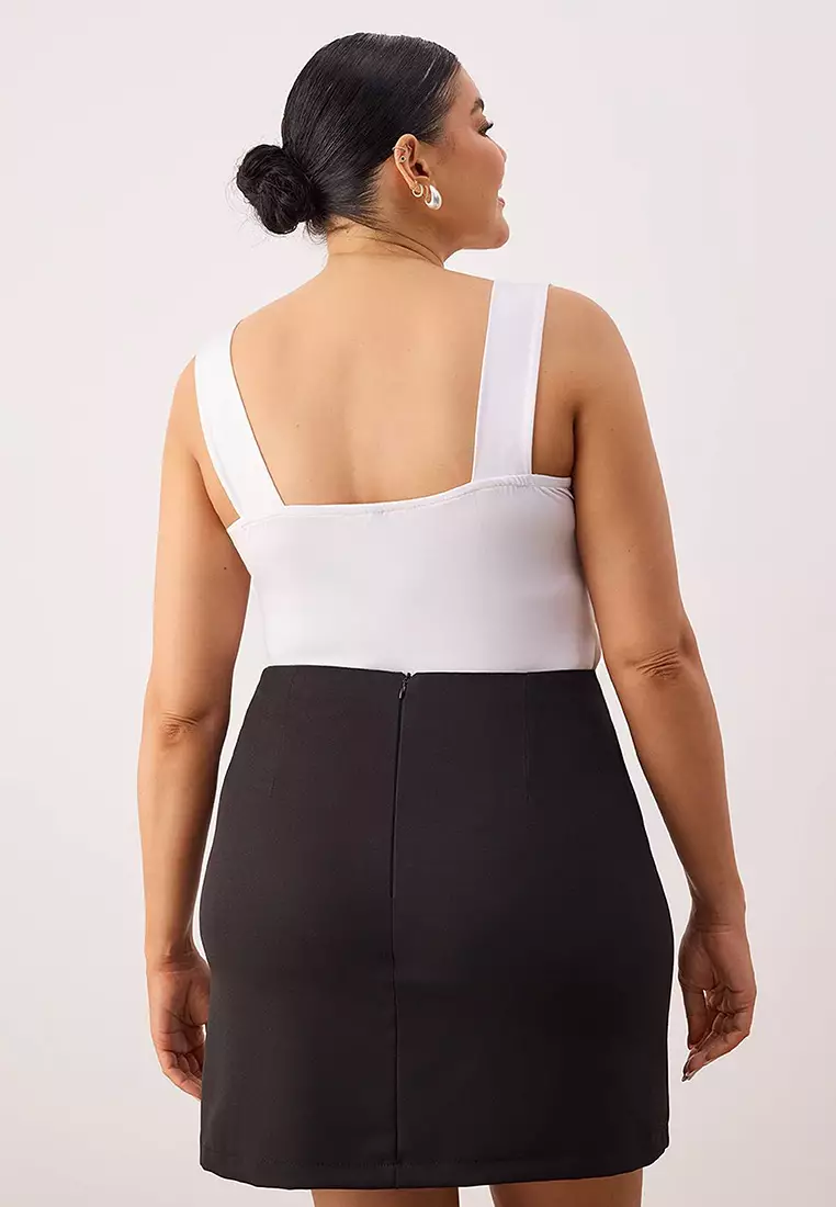 Trendyol Women's Plus Size Slim Fit Woven Mini Skirt, Black, 42