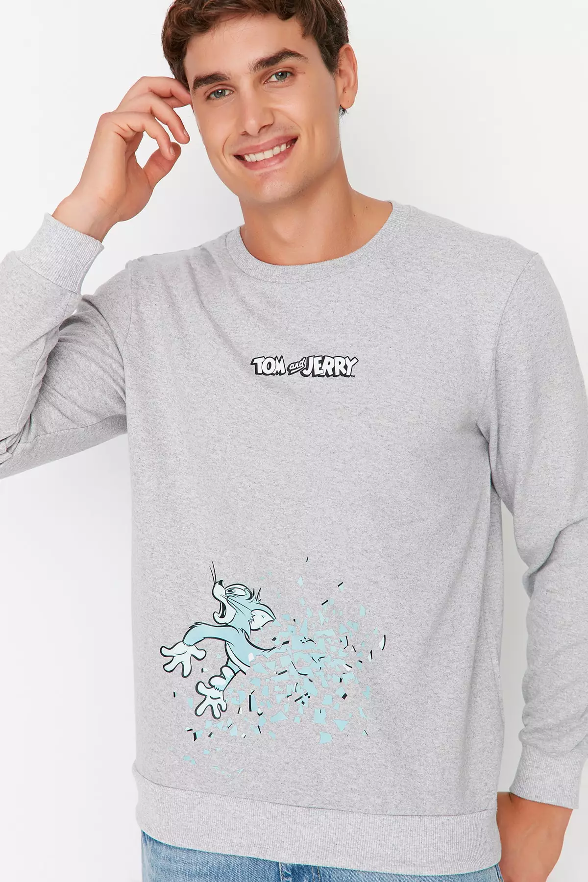 Fitted crew neck hot sale sweatshirt