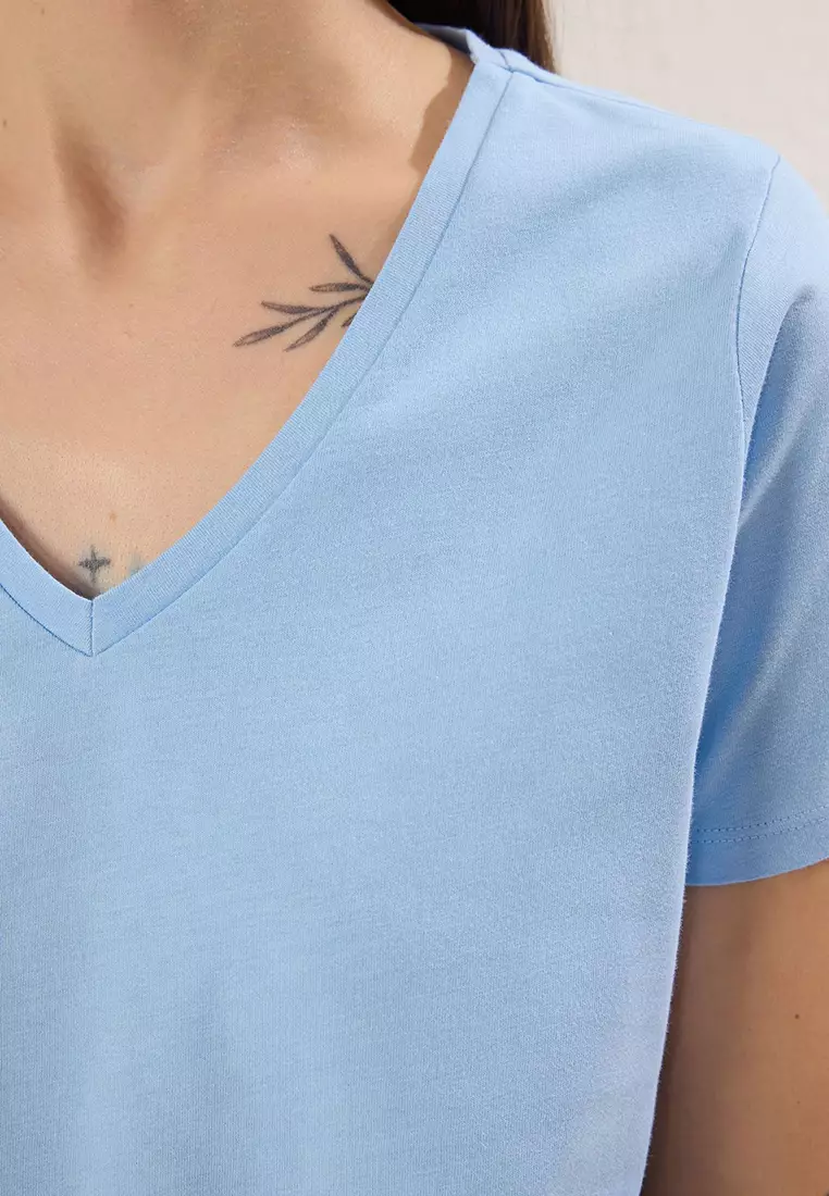 White-Light Blue 2 Pack Regular/Normal pattern V-neck Knitted T-shirt TWOSS25TS00183