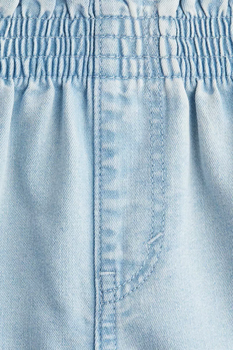 Loose Fit denim shorts