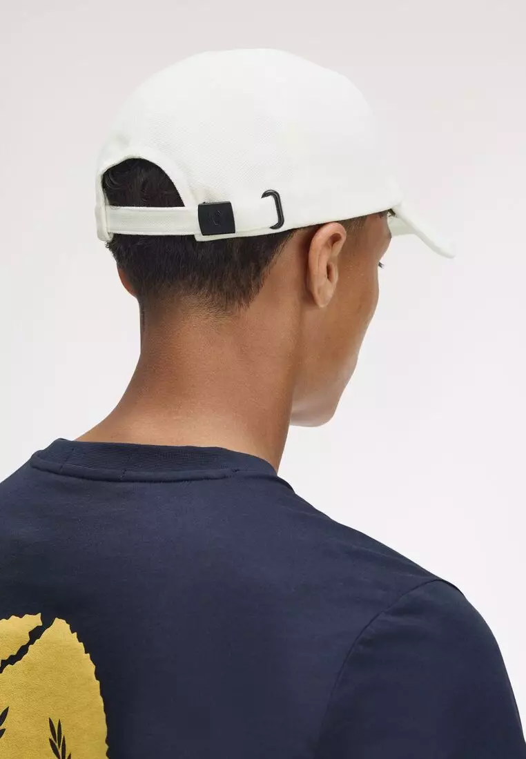 Fred Perry HW9676 FP SPORTSWEAR GRAPHIC CAP (SNOW WHITE)