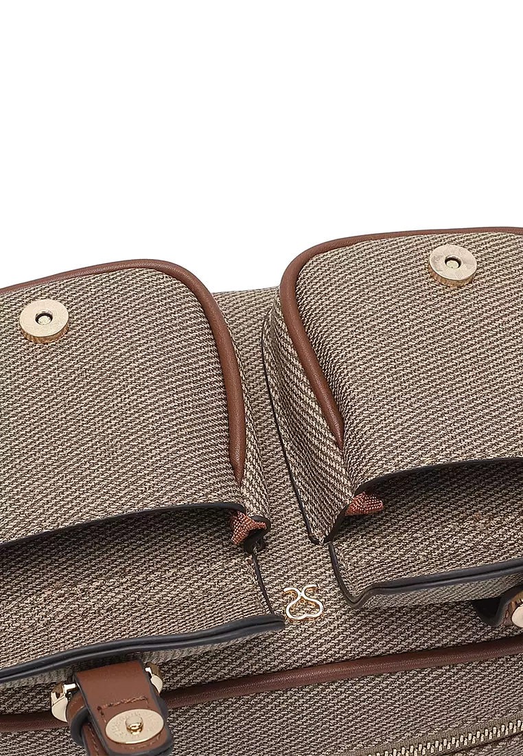 Women's Sling Bag / Crossbody Bag / Shoulder Bag - Brown