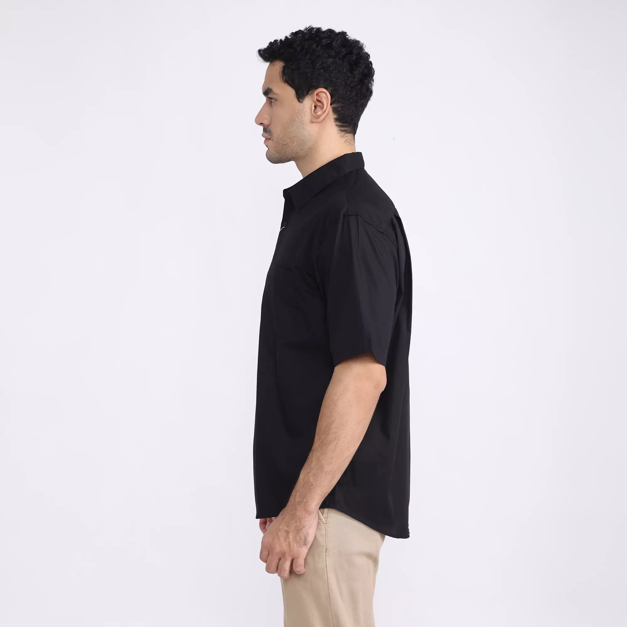 LARUSSO Kemeja Poplin Relax Fit Pria Lengan Pendek - Black
