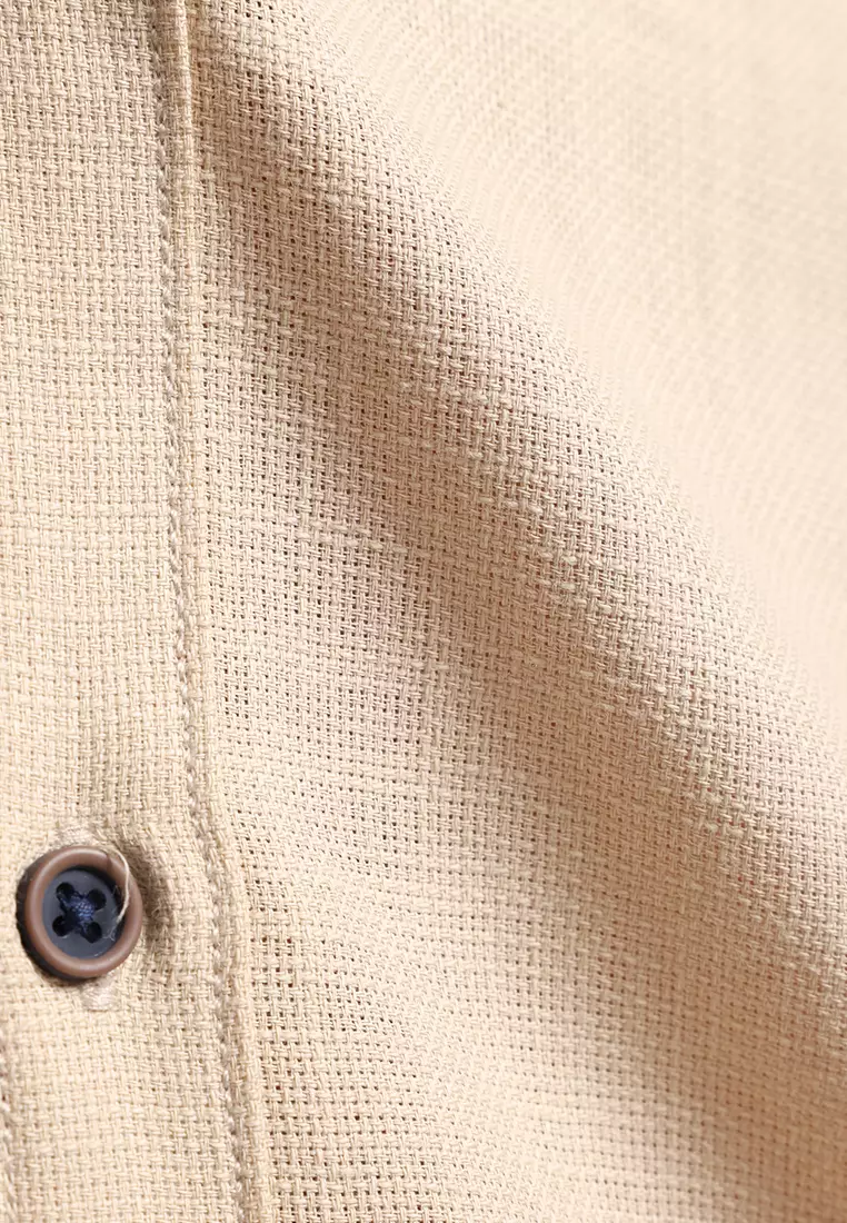 MANZONE - Kemeja Shanghai Lengan Panjang Pria Andam Modern Fit - Khaki Warna Khaki