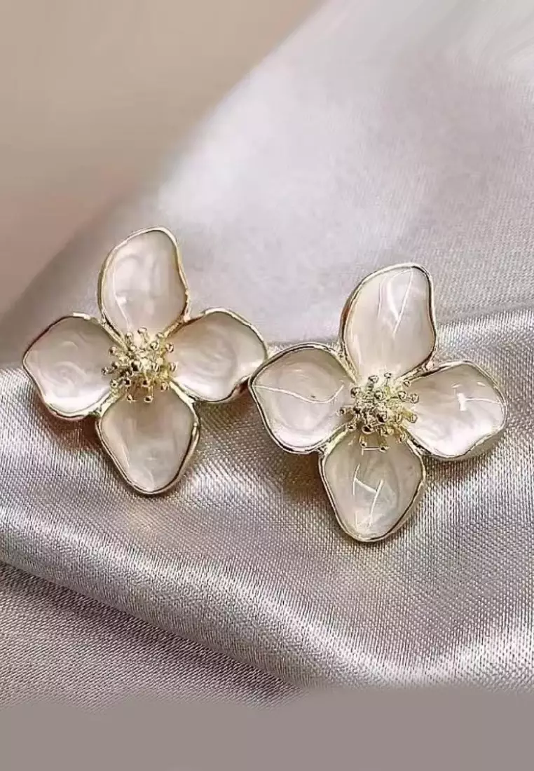 Zalora Special Set : La Niçoise Ladies Quartz Watch, White Dial + Flower Earrings